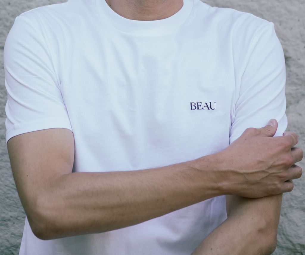 The Beau Domaine T-shirt Size L